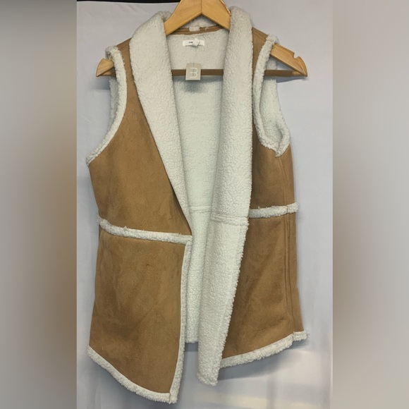 Tan and Cream Sherpa Vest - Picture 1 of 3